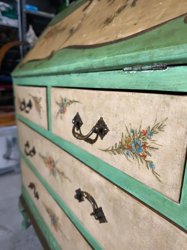 Precioso secreter veneciano pintado a mano