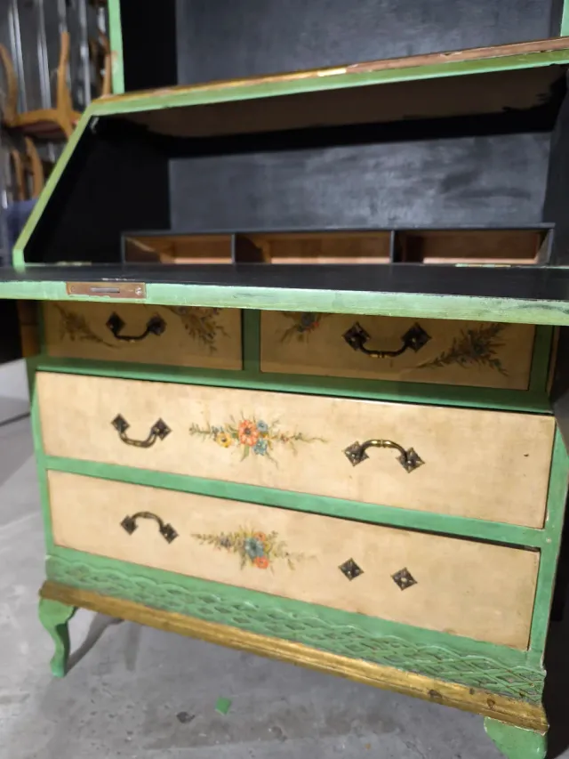 Precioso secreter veneciano pintado a mano