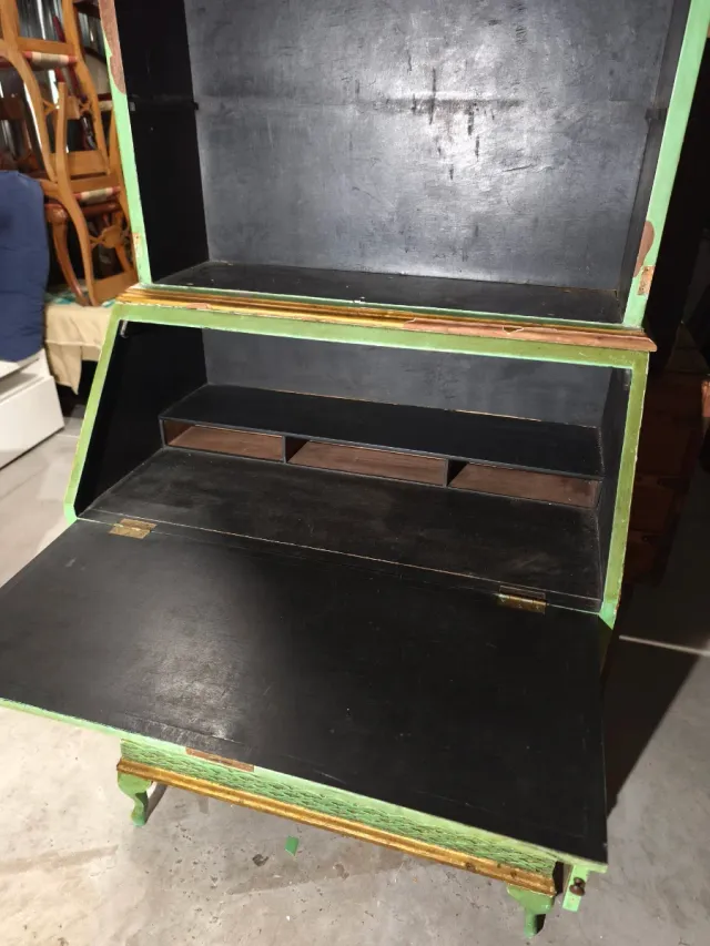 Precioso secreter veneciano pintado a mano