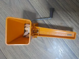 Trituradora manual frutos secos naranja