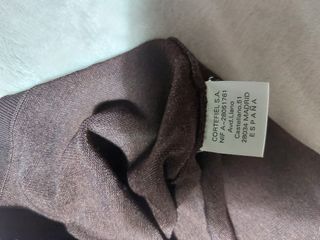 Top sin mangas con bordado floral