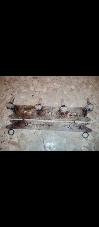 Perchero antiguo madera y metal