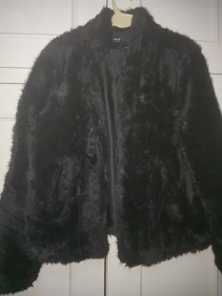 Abrigo Negro Pull&Bear