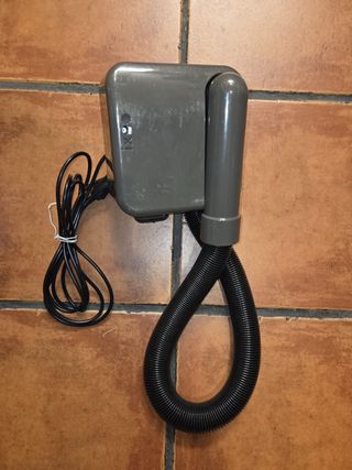 Secador de pelo 12V para autocaravana