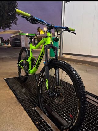 Bicicleta Giant Doppia Sospensione MTB