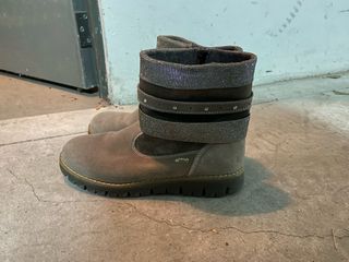 Botas grises y plateadas talla 39