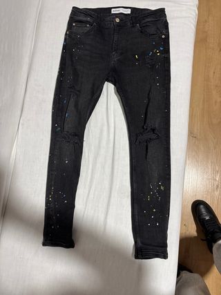 Vaqueros Bershka negros talla M