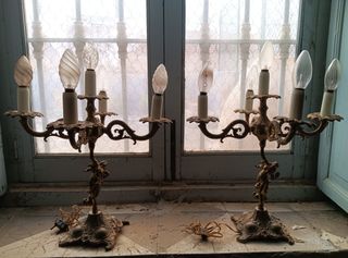 PAREJA DE CANDELABROS DE BRONCE, S. XIX/PP. XX