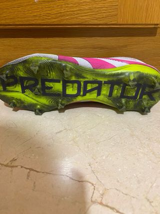 Botas de fútbol Adidas Predator gama alta. AG.