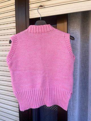Chaleco de punto rosa hecho a mano