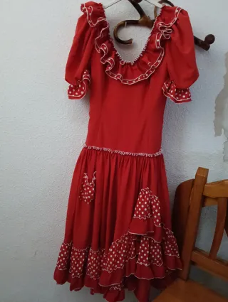 Vestido rojo volantes lunares