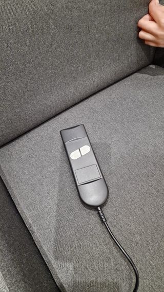 Sillón reclinable gris de tela