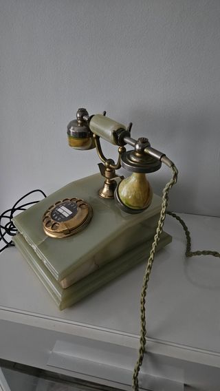 Teléfono antiguo de mármol y latón