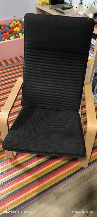 Sedie in legno e tessuto nere