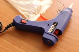 Pistola de Silicona Azul con cable.