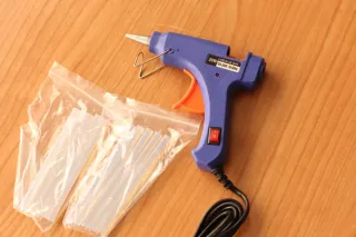 Pistola de Silicona Azul con cable.