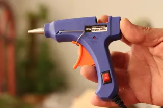 Pistola de Silicona Azul con cable.