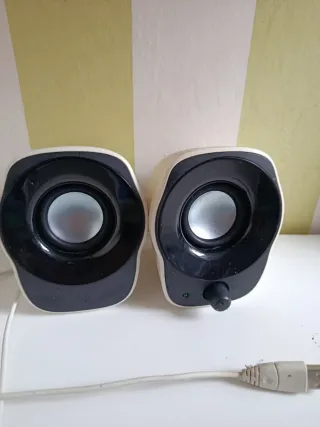 Altavoces PC Negro y Blanco