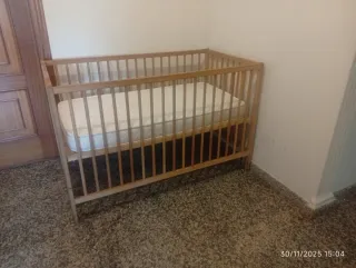 Cuna de bebé de madera