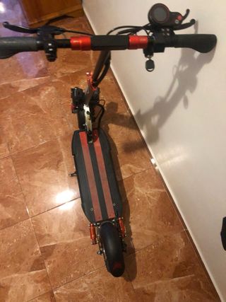 Patinete Eléctrico Negro y Rojo