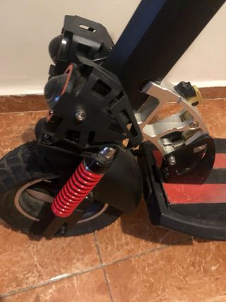 Patinete Eléctrico Negro y Rojo