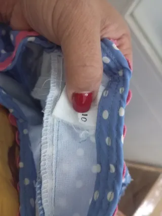 Traje de gitana azul con lunares y detalles en ros