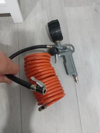 Pistola inflador con manómetro y manguera