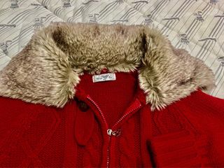 Chaqueta punto Roberto Verino roja, cuello de piel