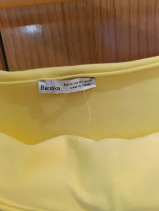 Vestido amarillo palabra de honor sin mangas
