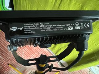 Foco LED con trípode