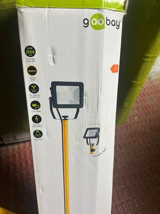 Foco LED con trípode