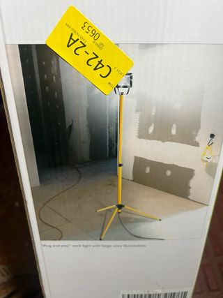 Foco LED con trípode