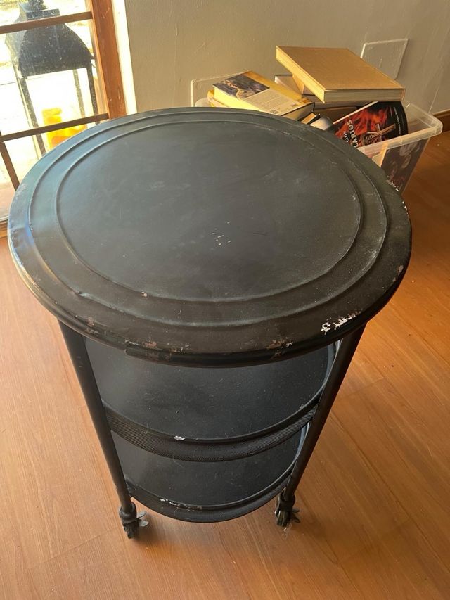 Tavolo ausiliario rotondo nero con ruote