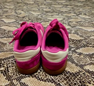 Zapatillas Zara Rosa y Blanco