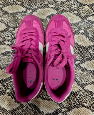 Zapatillas Zara Rosa y Blanco