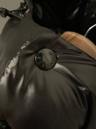 Chaleco Moncler con capucha extraíble