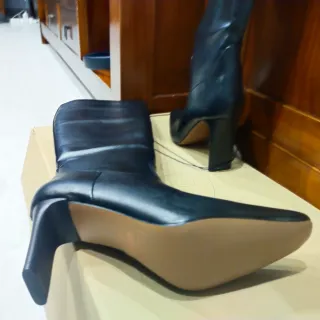 Botas altas negras de tacón