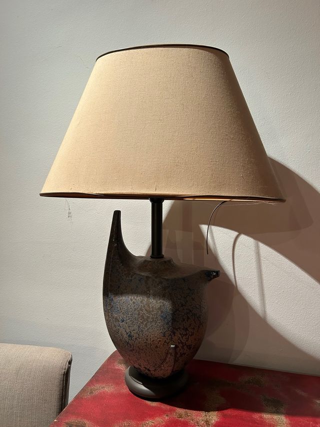 Lampada da tavolo con design in ceramica