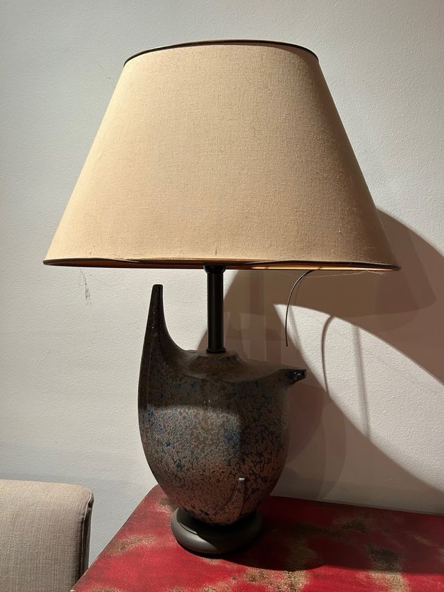Lampada da tavolo con design in ceramica