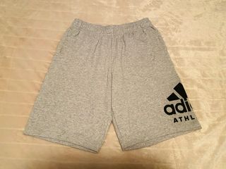 Pantalón corto Oversize Adidas gris hombre