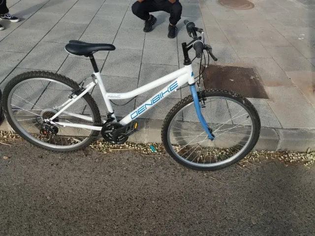 Bicicleta DENBIKE blanca y azul