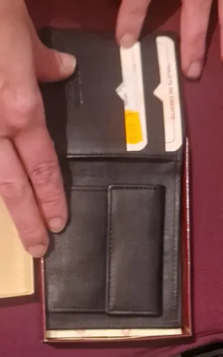 Cartera de cuero negra para hombre