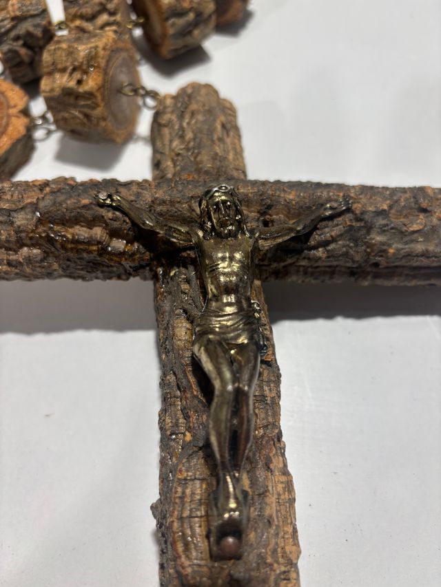 ROSARIO GIGANTE DE MADERA DE OLIVO Y METAL