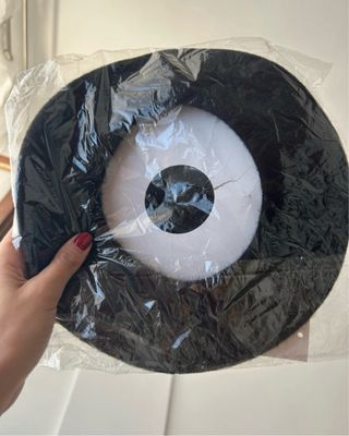 Basco nero con occhio bianco