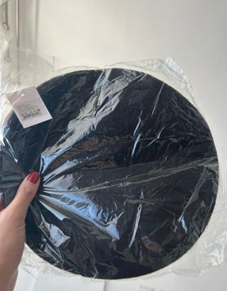 Basco nero con occhio bianco