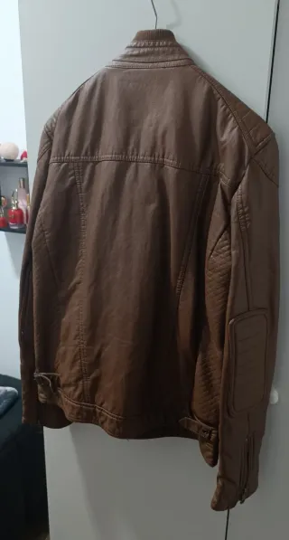 Chaqueta de polipiel marrón para hombre