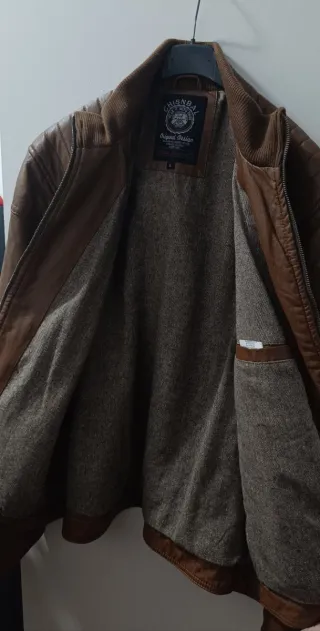 Chaqueta de polipiel marrón para hombre