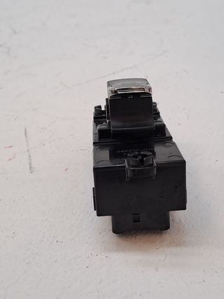 MANDO ELEVALUNAS DELANTERO DERECHO KIA CEED (2)