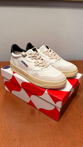 Autry Sneakers Blancas y Negras