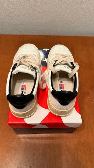 Autry Sneakers Blancas y Negras